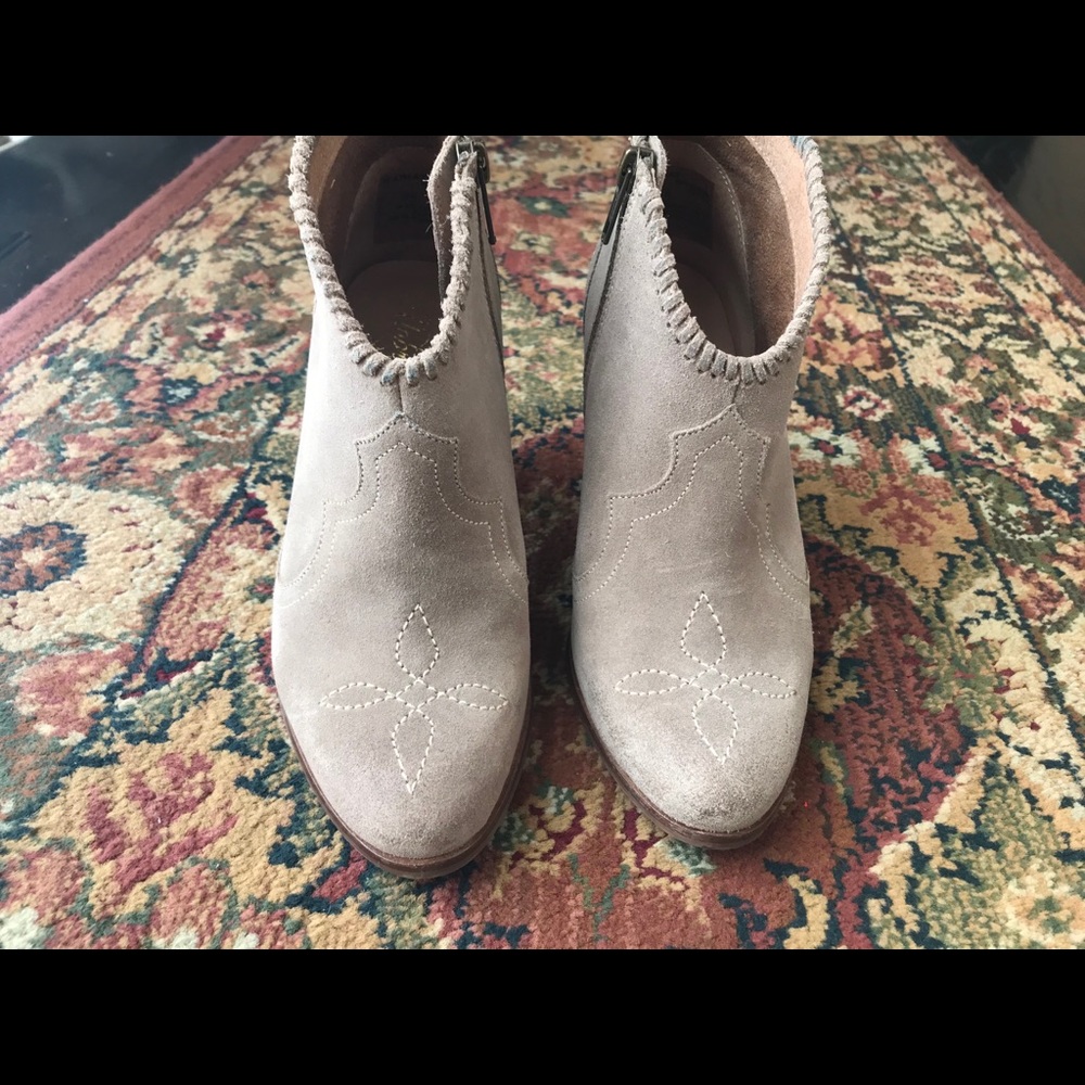 Short suede booties - Picture 2 of 4